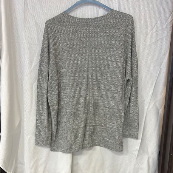 Time and Tru Gray Crew Neck Sweater with Ribbed Knit Texture - Picture 3 of 3